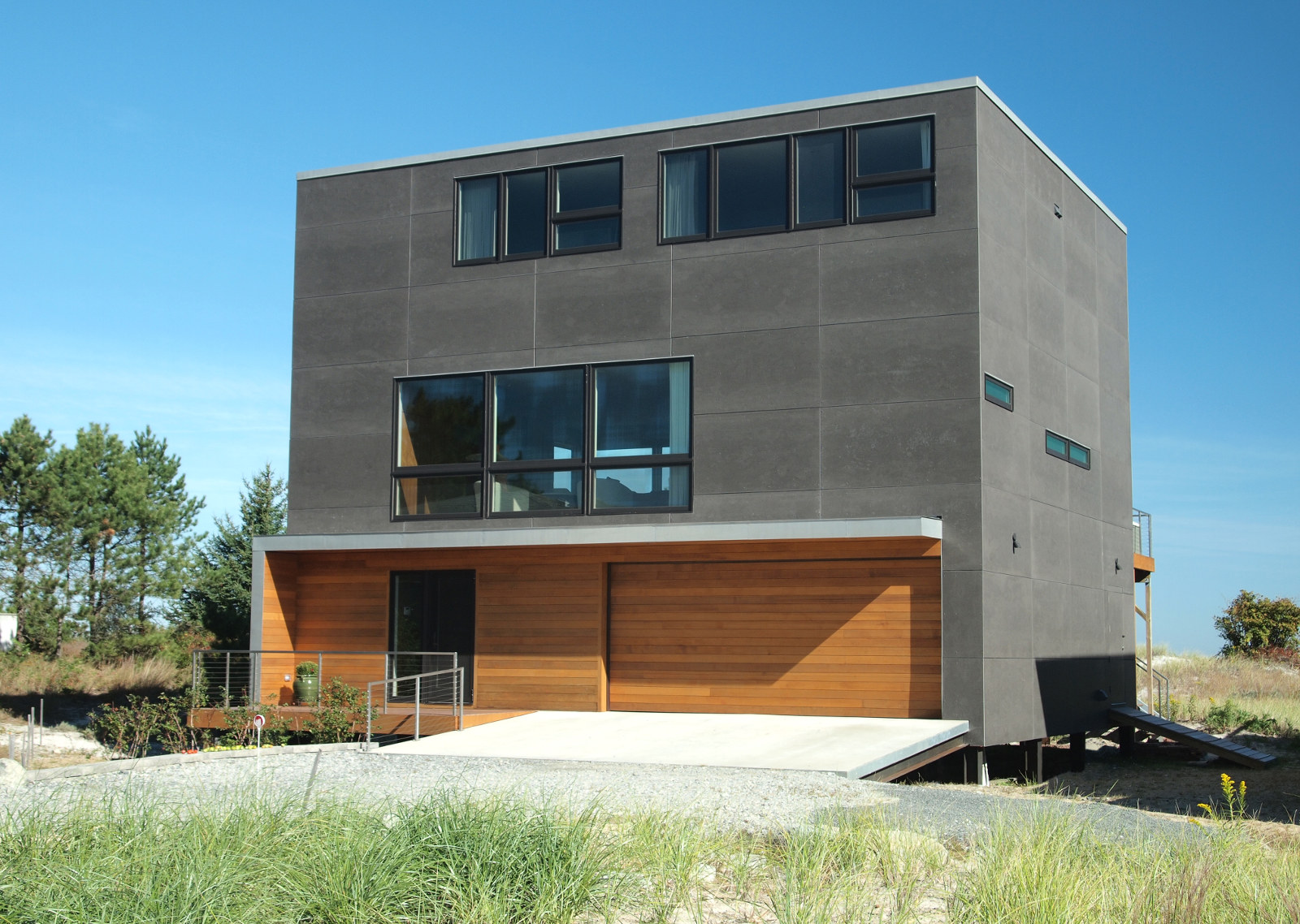 studiohw Heather Weiss, Architect modern house on beach in