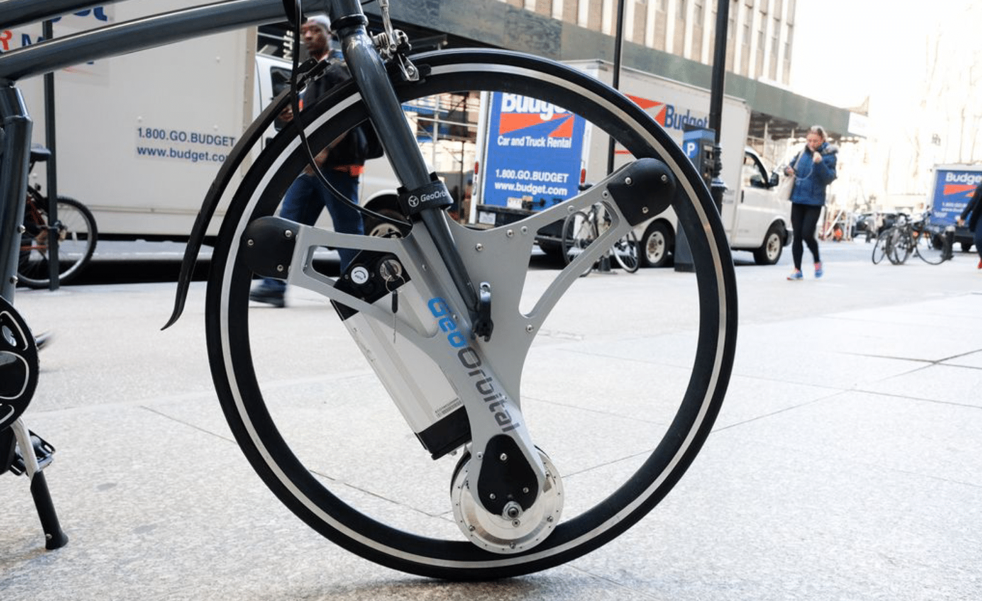 Cette roue transforme n'importe quel vélo en vélo électrique