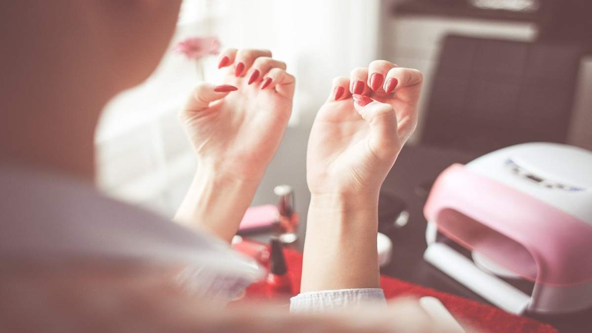 How To Remove Nail Polish Without Remover (8 Alternatives)