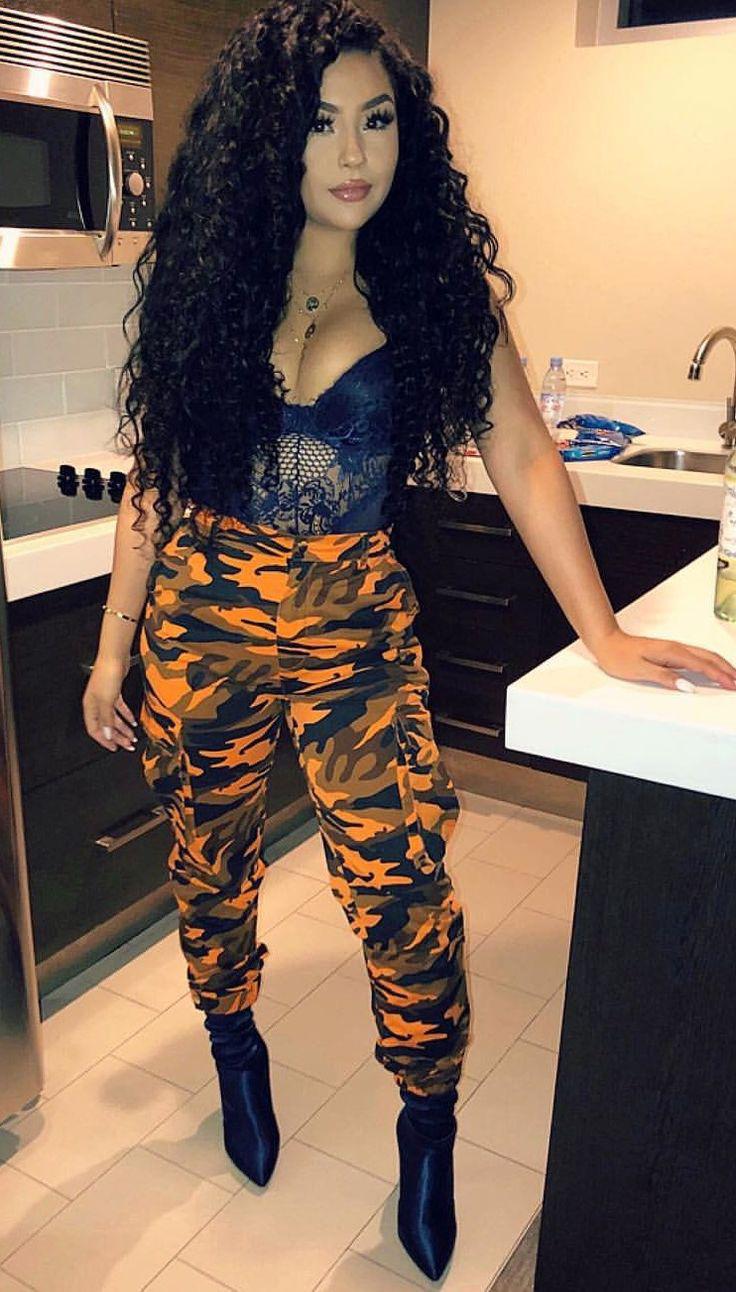 Black Girls Long hair shoulder, jeans, socialite, thigh on Stylevore