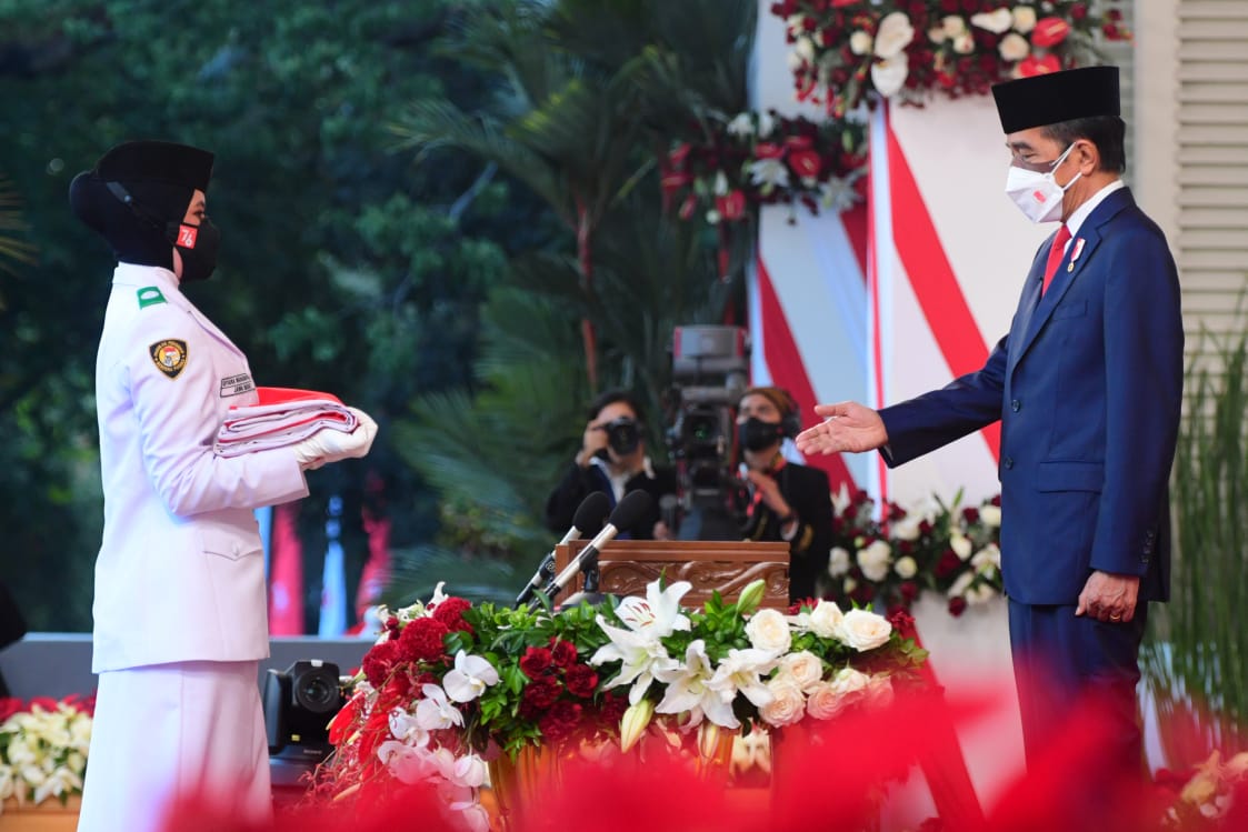 Penurunan Bendera Merah Putih Menutup Rangkaian Acara Peringatan Proklamasi  Indonesia di Istana Merdeka - Suara Surabaya