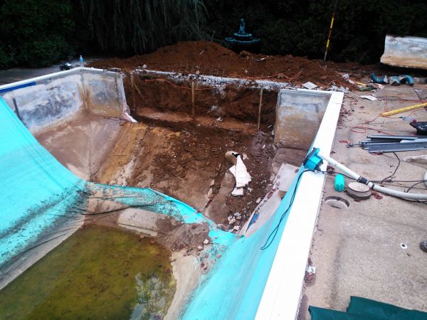 Vinyl pool repair
