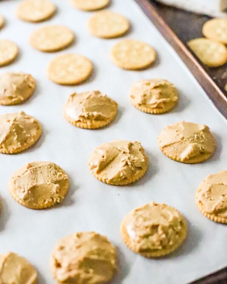 Chocolate Covered Ritz Crackers (Easy Recipe!) Suburban Simplicity