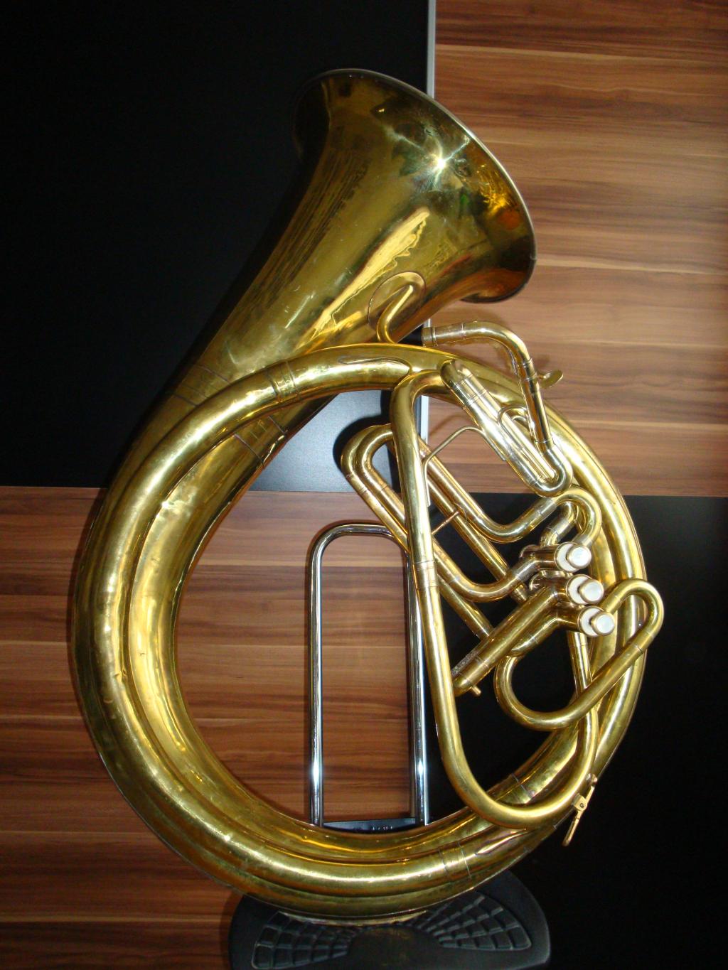 TUBA HELIKON Bb