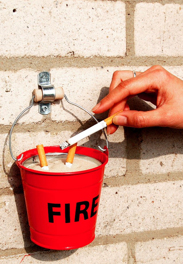 Fire Bucket Ashtray Mini fire bucket with sand.