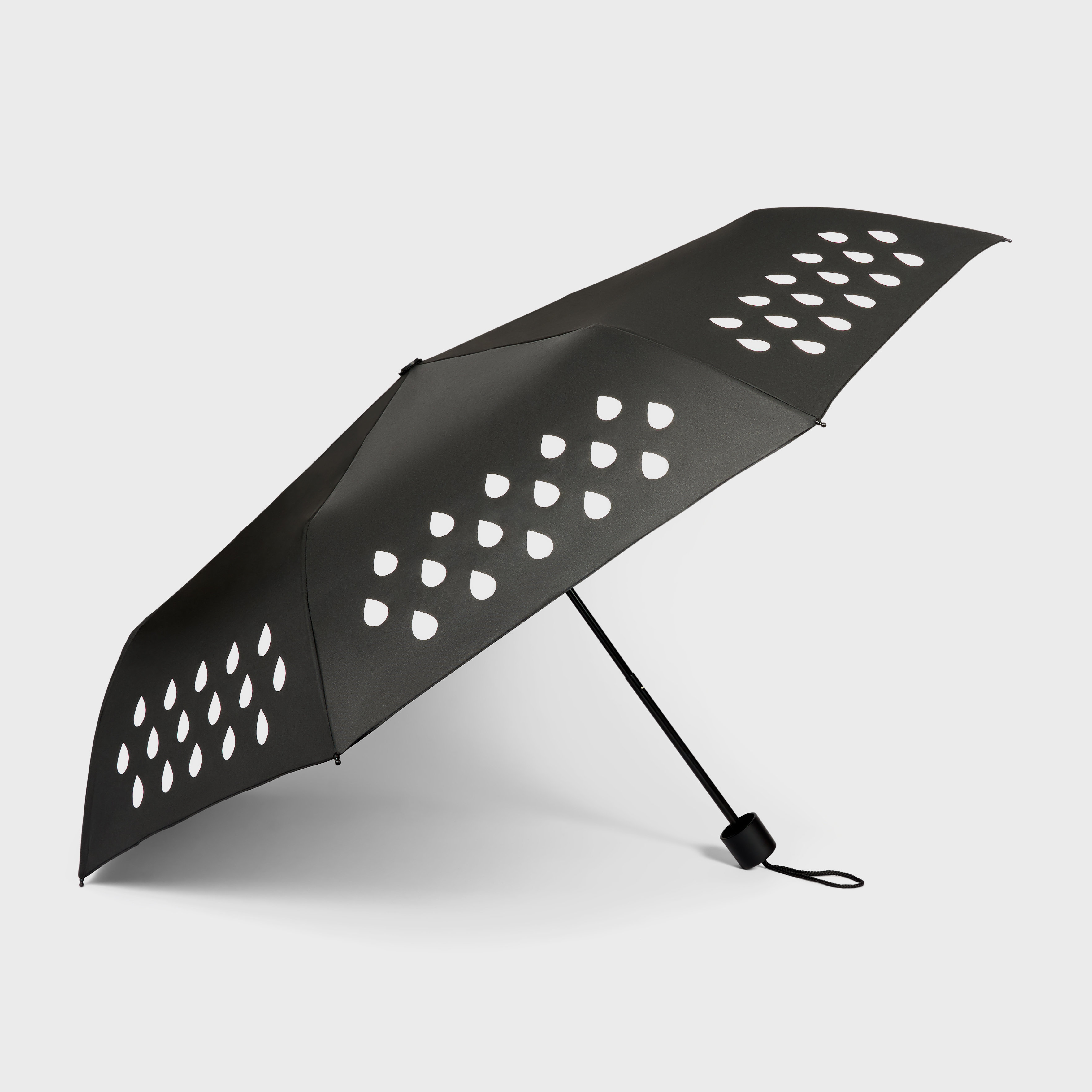 Colour Change Umbrella Changes to bright colours when wet.