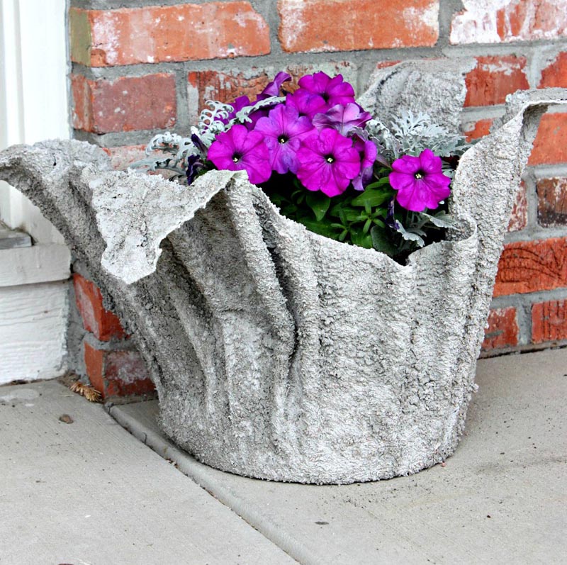 An easy to make concrete planter for yourself or to sell