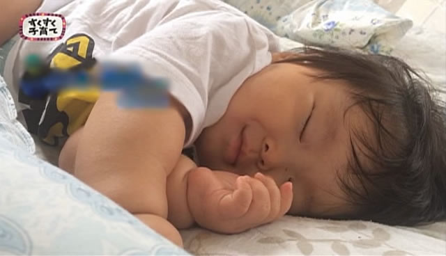 赤ちゃんが眠りながら口を動かすのはどうして？ | 子育てに役立つ情報満載【すくコム】 | Nhkエデュケーショナル