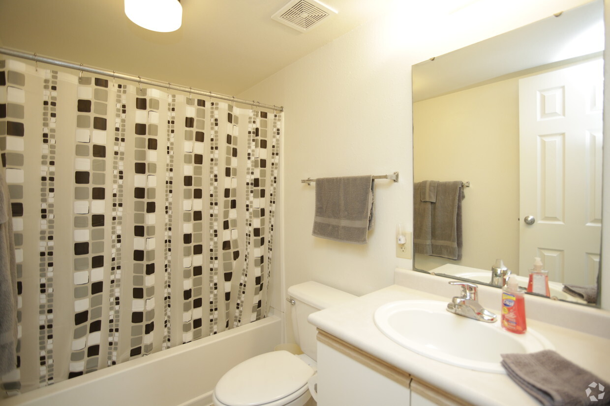 Summerfield Apartments in Pittsburg, KS Quaint Community