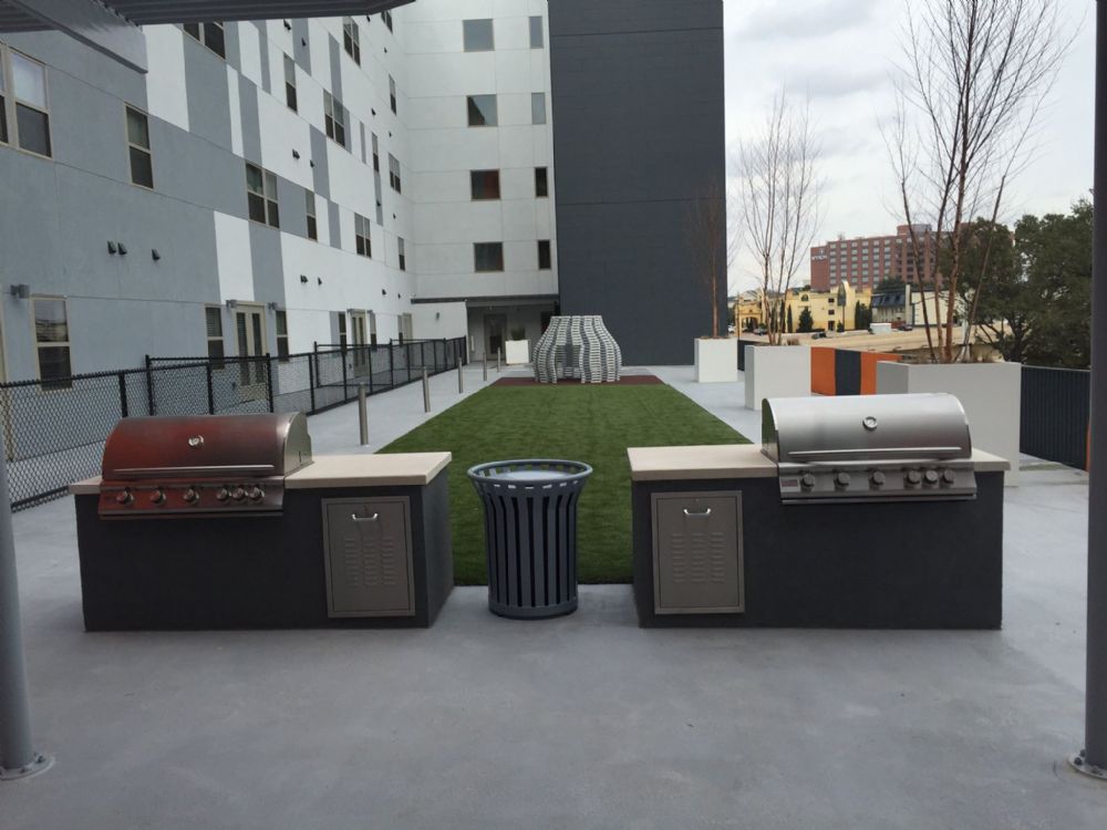 Summit Parque Apartments in Dallas, TX.