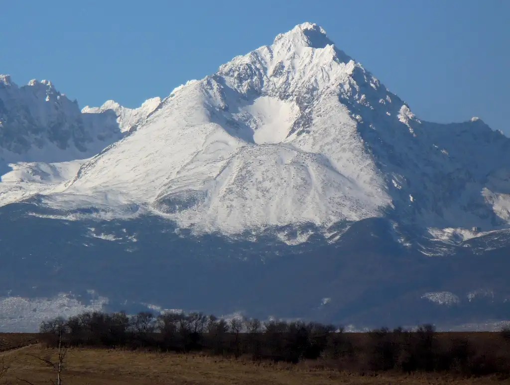 Gerlachovský štít from 20 km distance Photos, Diagrams & Topos