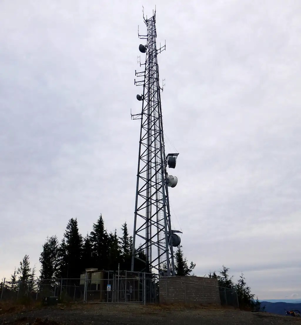 Communication tower on Frailey Mountain's east summit Photos