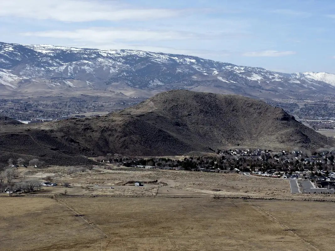Rattlesnake Mountain from the summit Photos, Diagrams & Topos