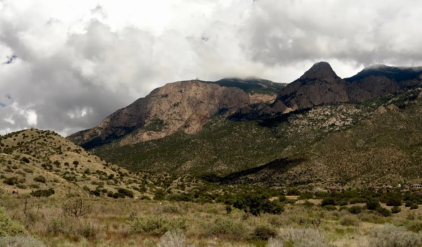 Sandia Mountains the Shield and the Needle Photos, Diagrams & Topos