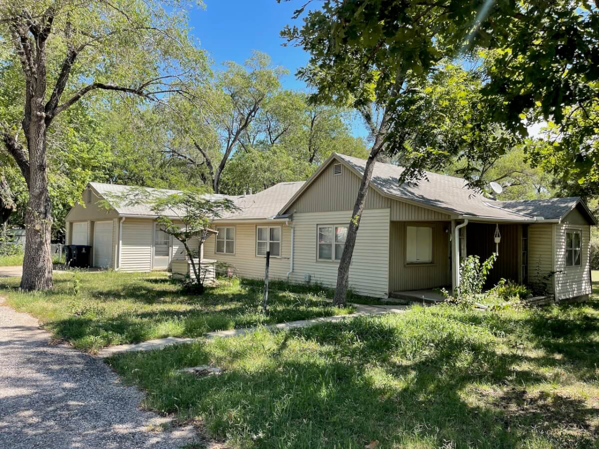 1208 W. 6th Ave., El Dorado, KS 67042 Online Only Real Estate Auction