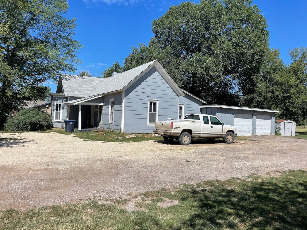 820 W. 6TH Ave., El Dorado, KS 67042 Online Only Real Estate Auction