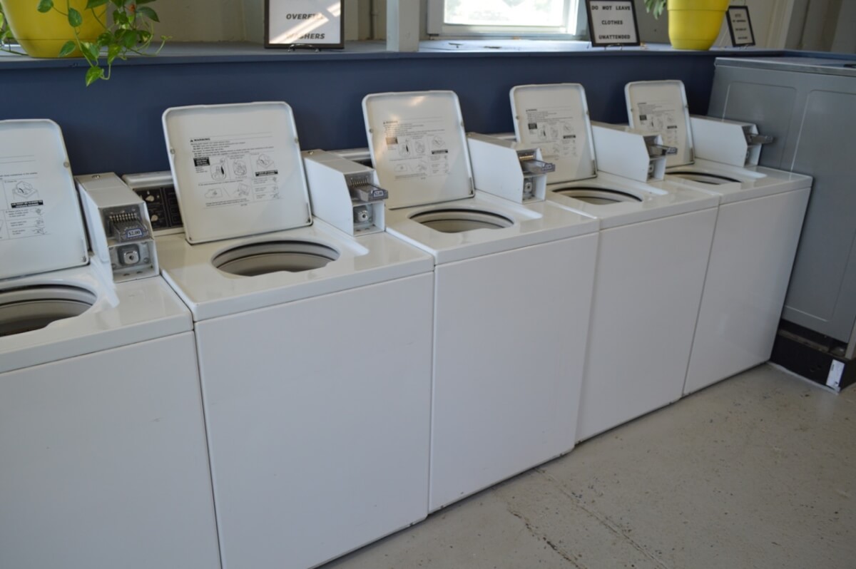 Laundry Station in Eureka Auction Sundgren Realty Inc