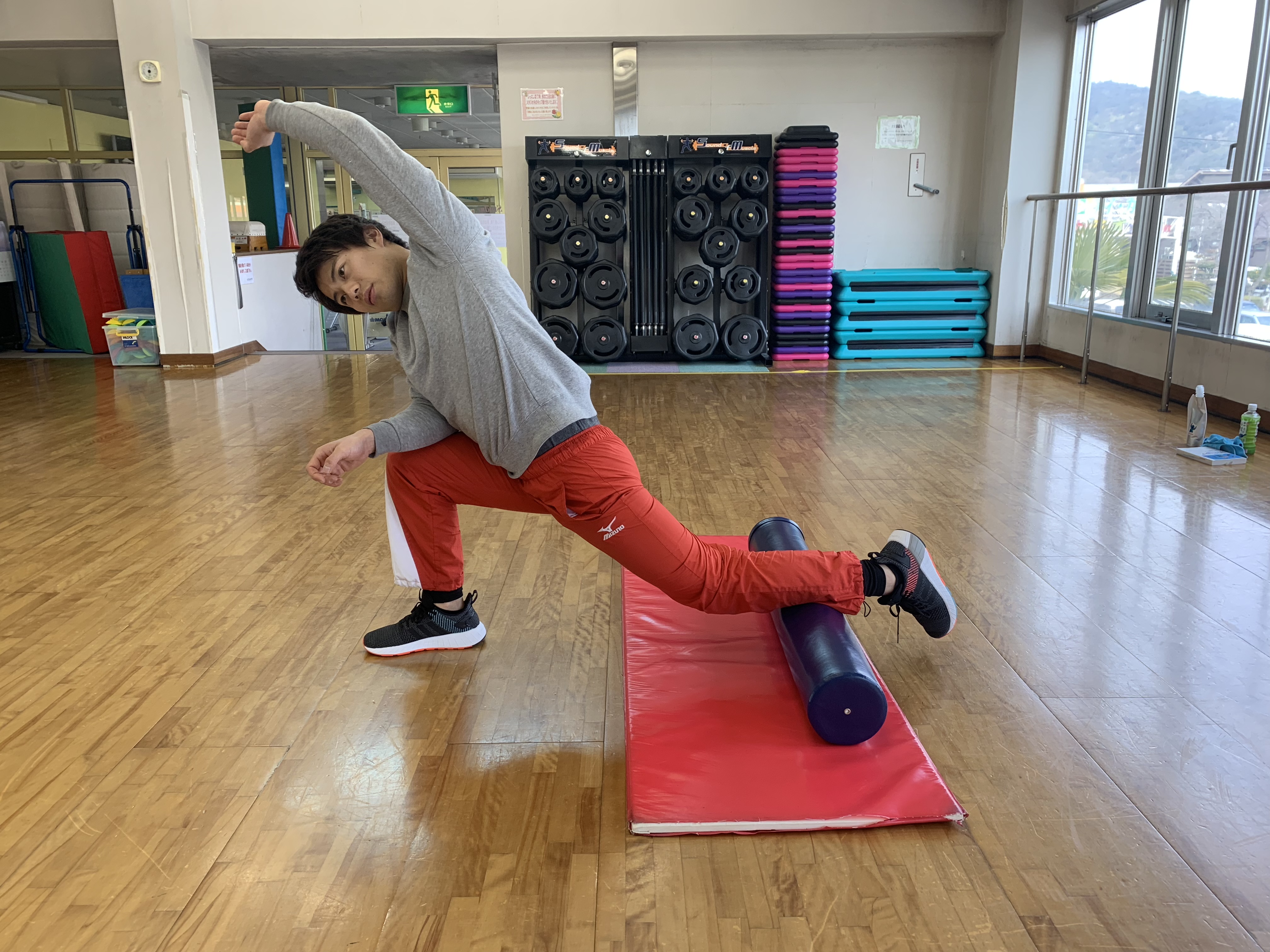 ストレッチポールを使ったストレッチ（脇腹のストレッチ） 「健康」と「心地良い思いの漂う空間」サンフラワー