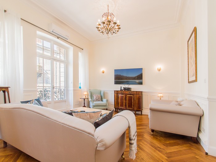 3 bedroom Holiday Apartment To Rent in Nice, Carré d'Or area, Rue de la