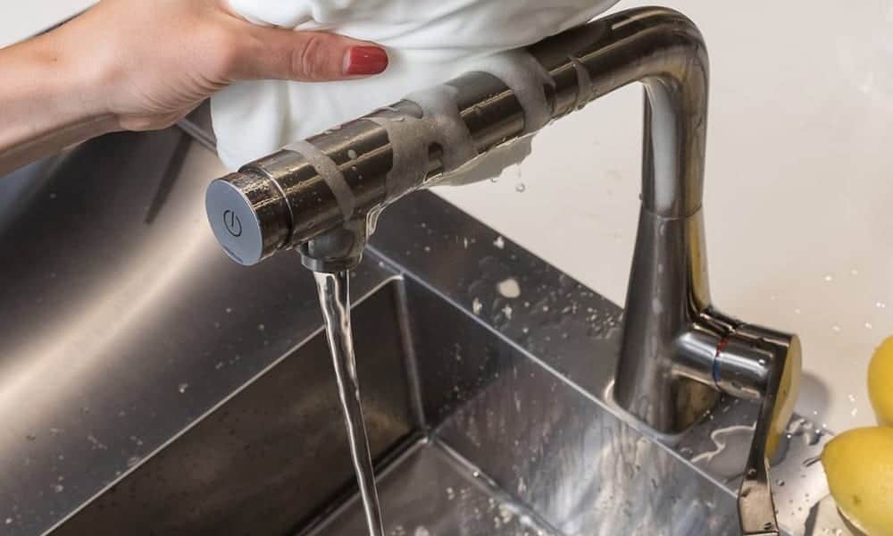 How to Clean a Kitchen Faucet?