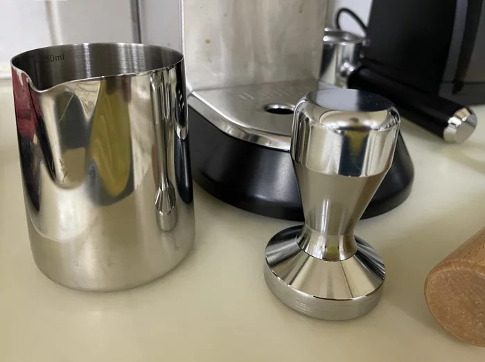 DeLonghi Dedica Arte EC885M vs Deluxe EC685M