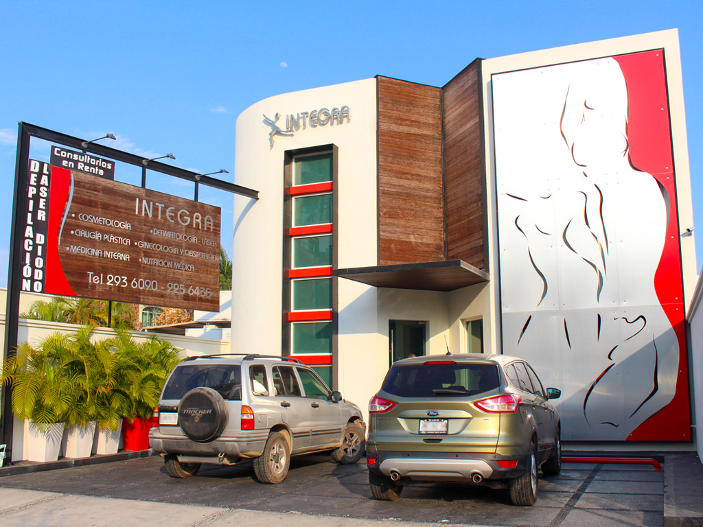 Dr. Eduardo Cervantes, Dermatólogo Puerto Vallarta, Mexico