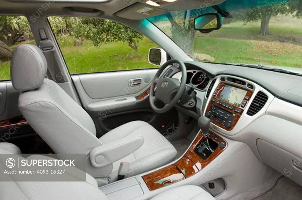 interior Hybrid Toyota Highlander 2006 grey leather seats wood trim nav