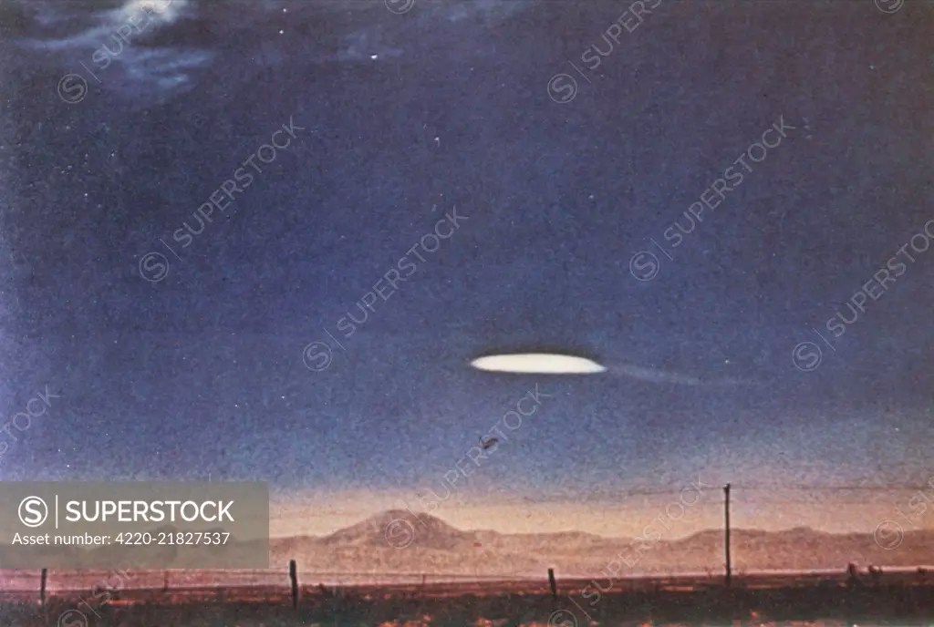 UFO photographed near Holloman Air Force Base, New Mexico ; never