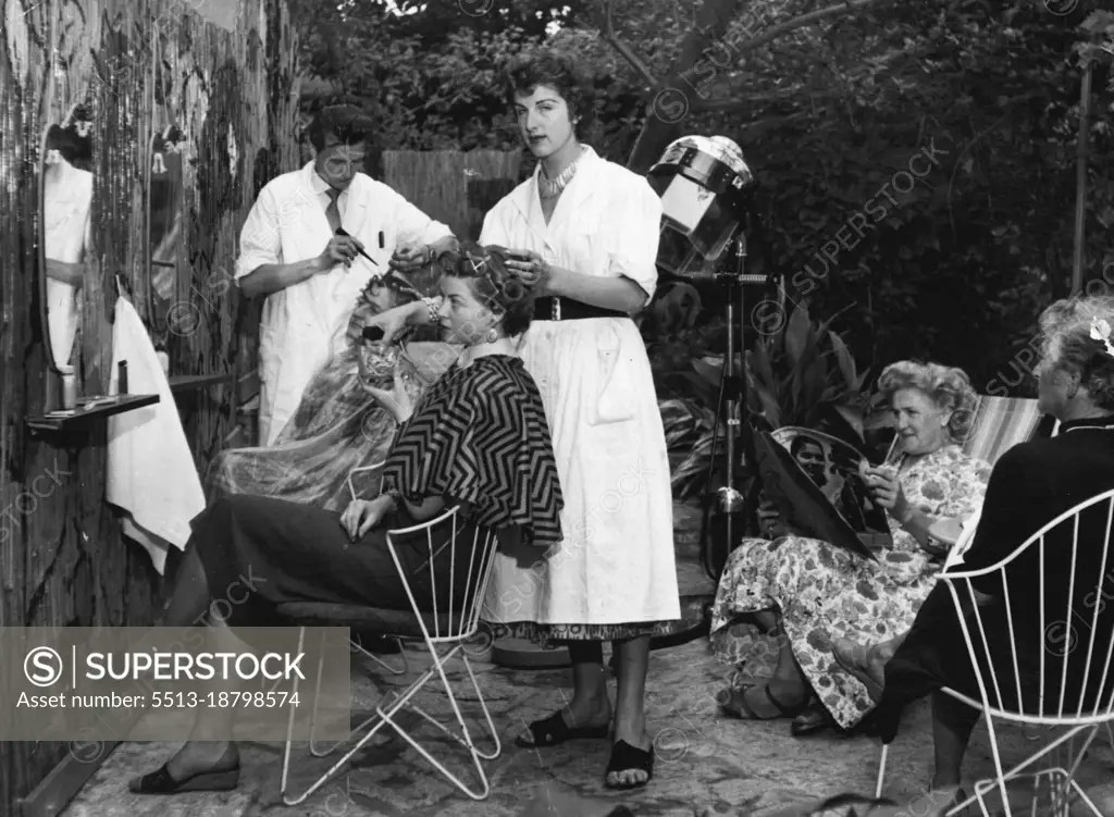 OpenAir Hairdresser.Hairdresser Wuertz of Vienne has established what