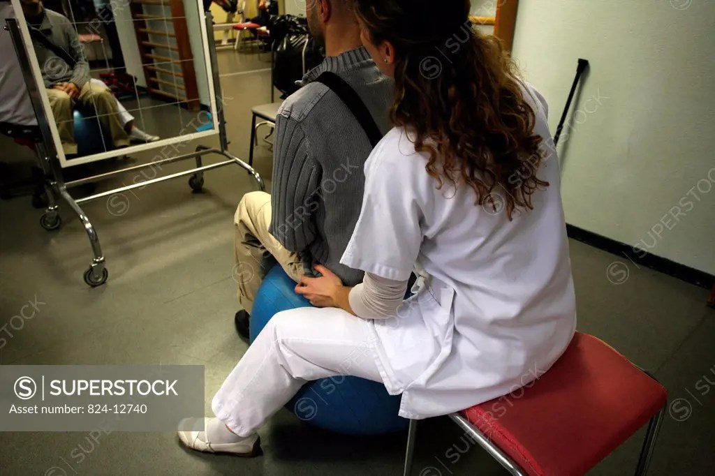 Photo essay at Saint_Jean hospital in France. Physiotherapy session for