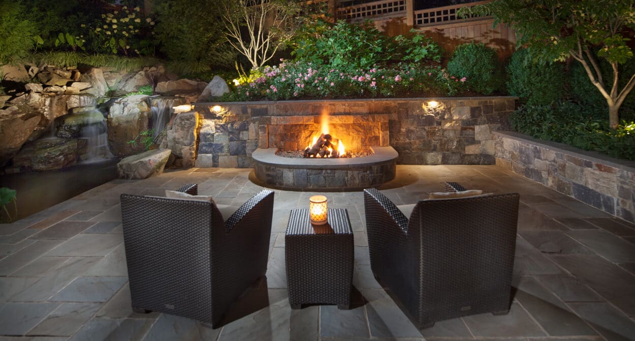 Plan the Perfect Outdoor Fireplace for Your Backyard