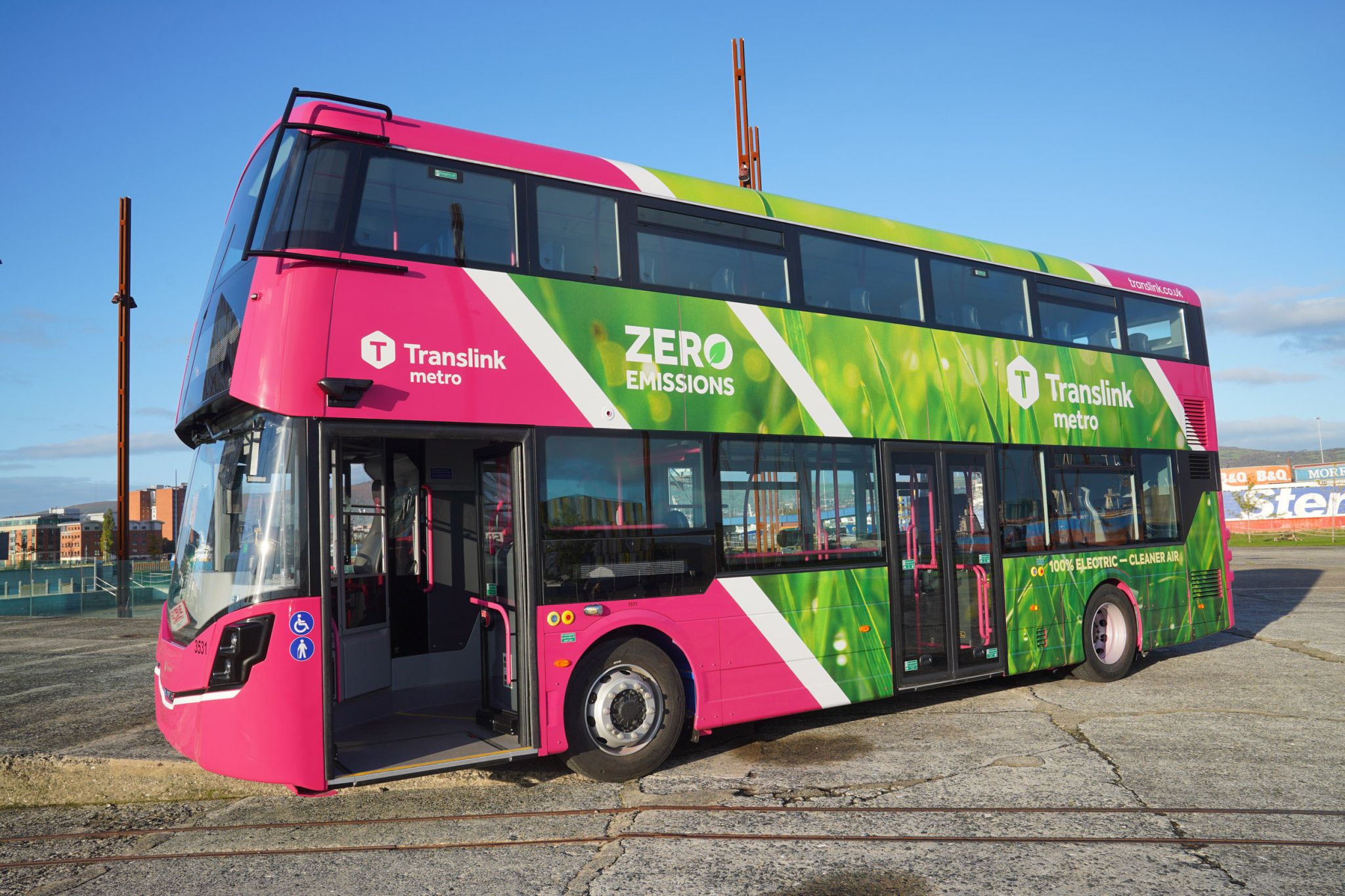 Translink signs contract with Wrightbus for 100 new zero emission buses