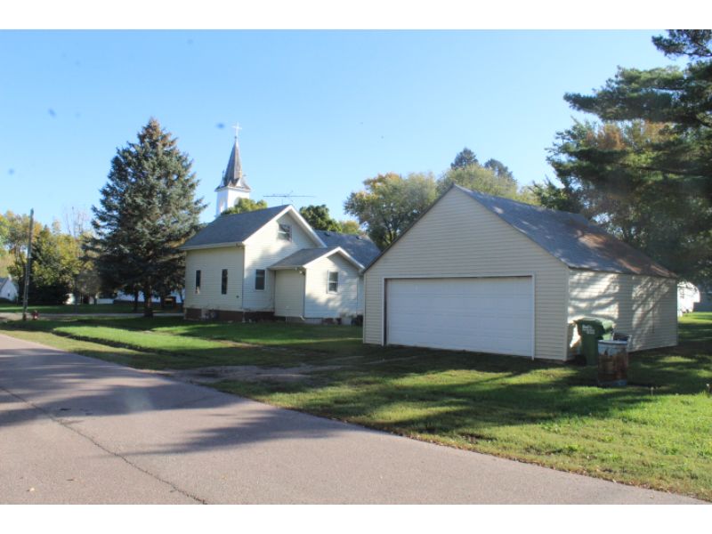 OldhamRamona School District Well Located 1 1/2 Story 2 Bedroom Home