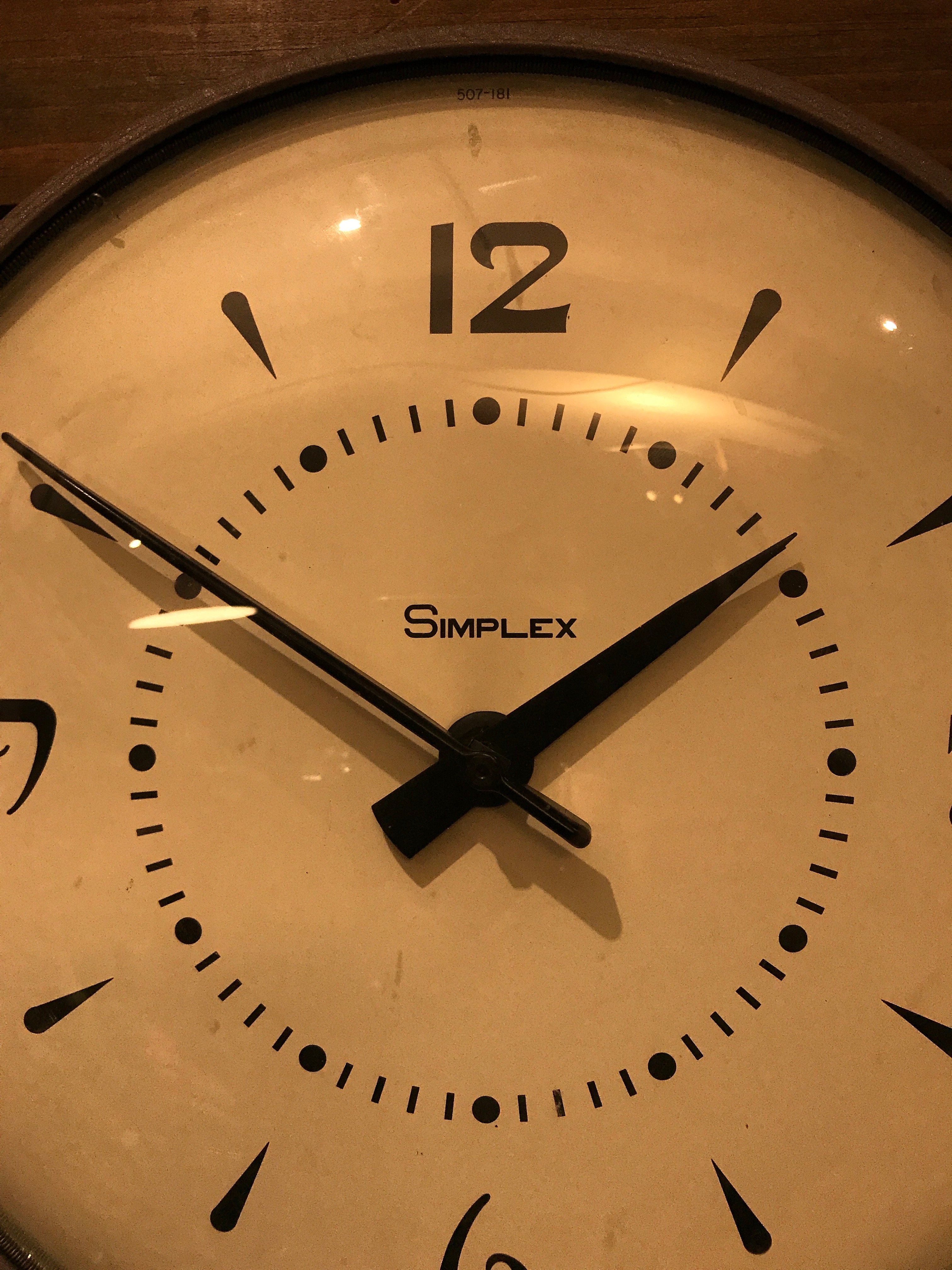 Simplex Stylized Electric Clock 1950's/1960's. Electric movement