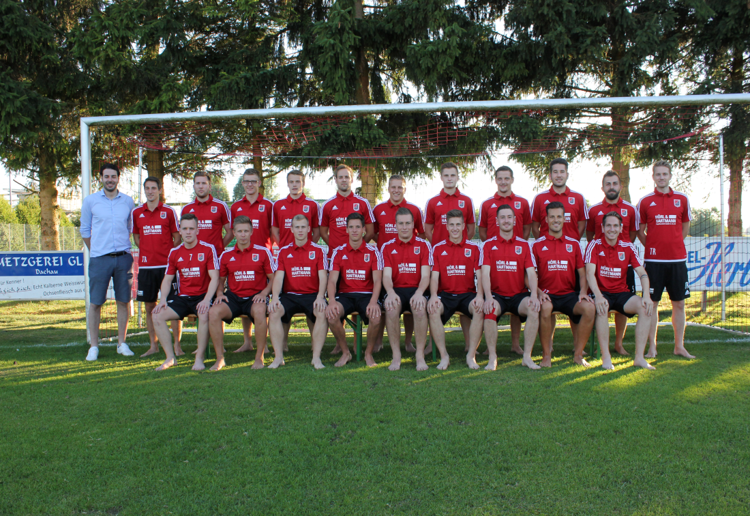 Unsere erste Mannschaft im neuen Outfit. Sportverein Günding e.V.