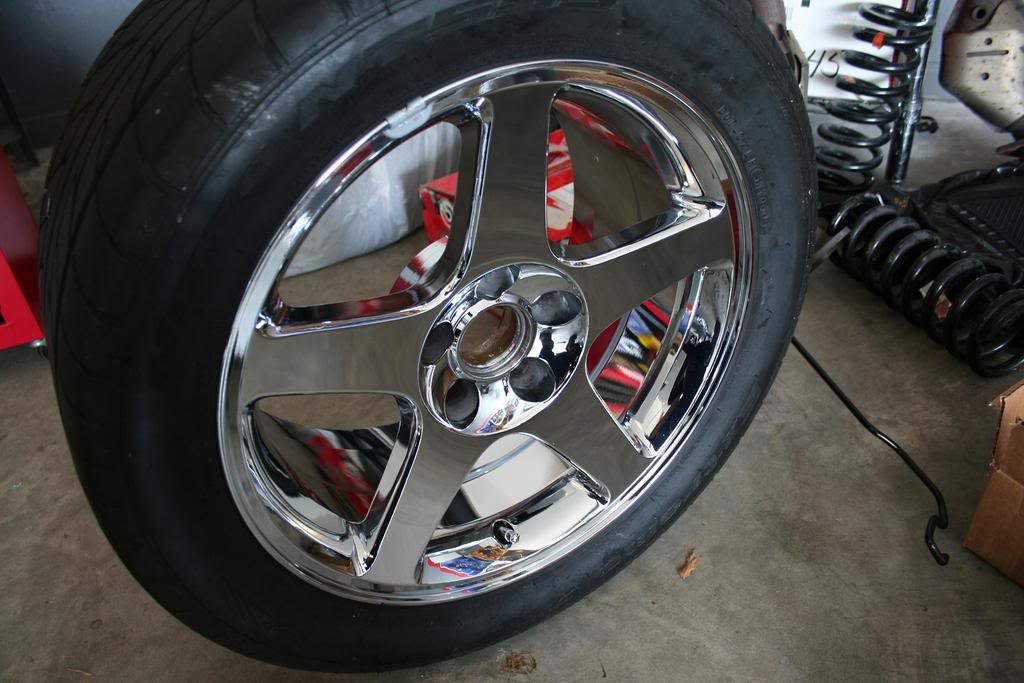 **285 40 17 on a 17x9 wheel pics?**