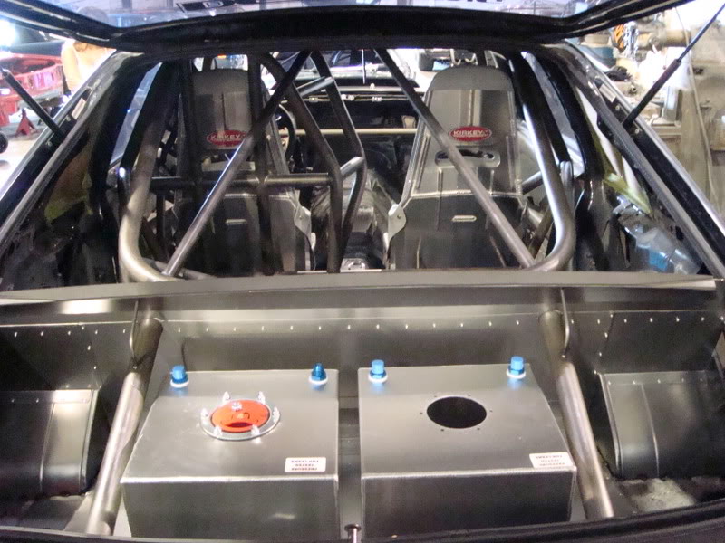 Advise needed (cleanest way to paint a roll cage?)