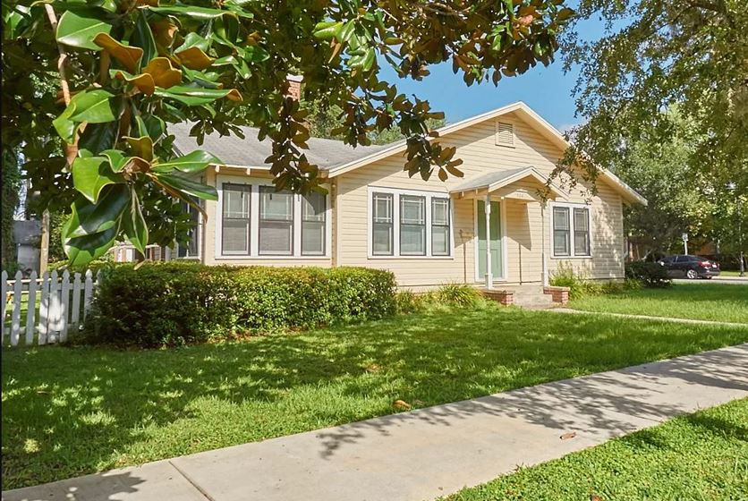 Woodbury Row Apartments in Gainesville, Florida Swamp Rentals