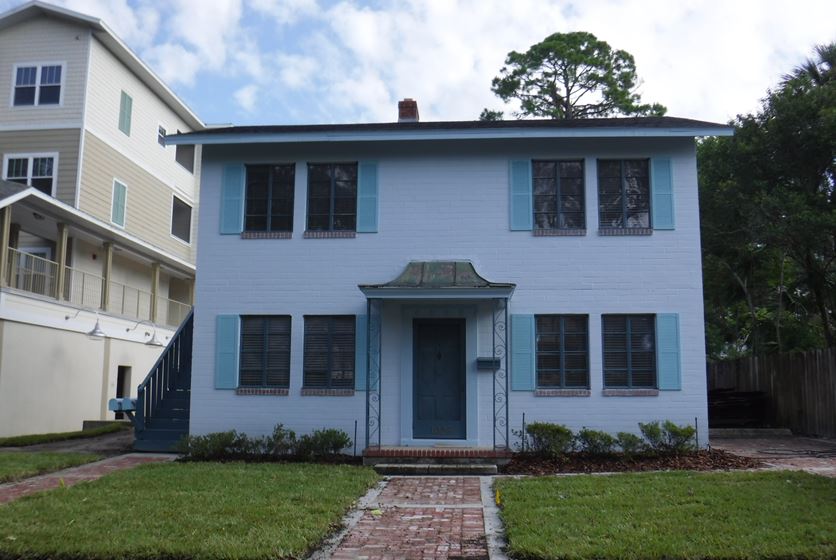 Woodbury Row Apartments in Gainesville, Florida Swamp Rentals