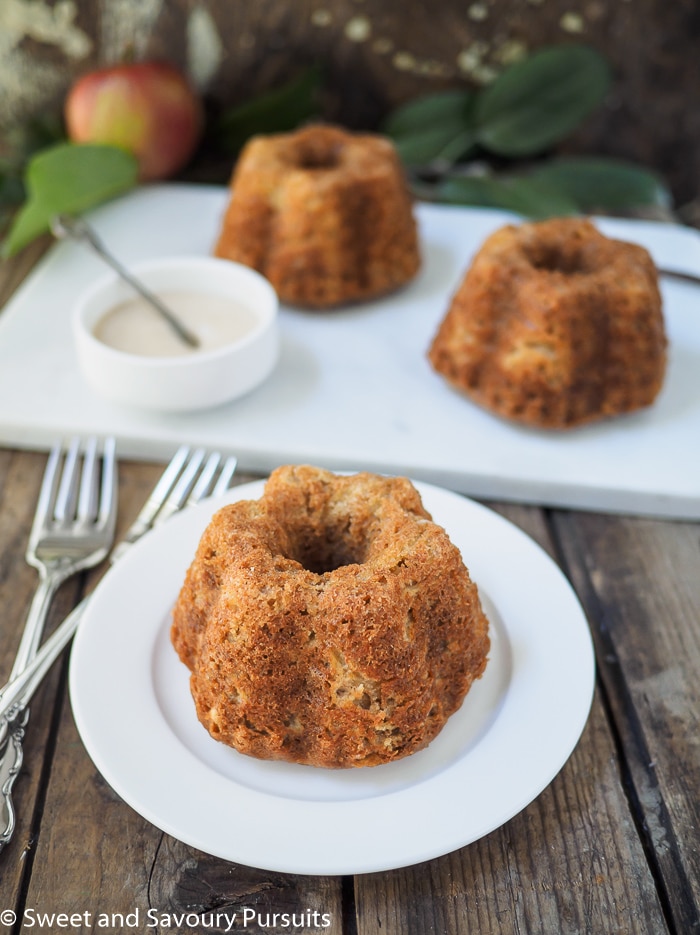mini apple spice bundt cakes