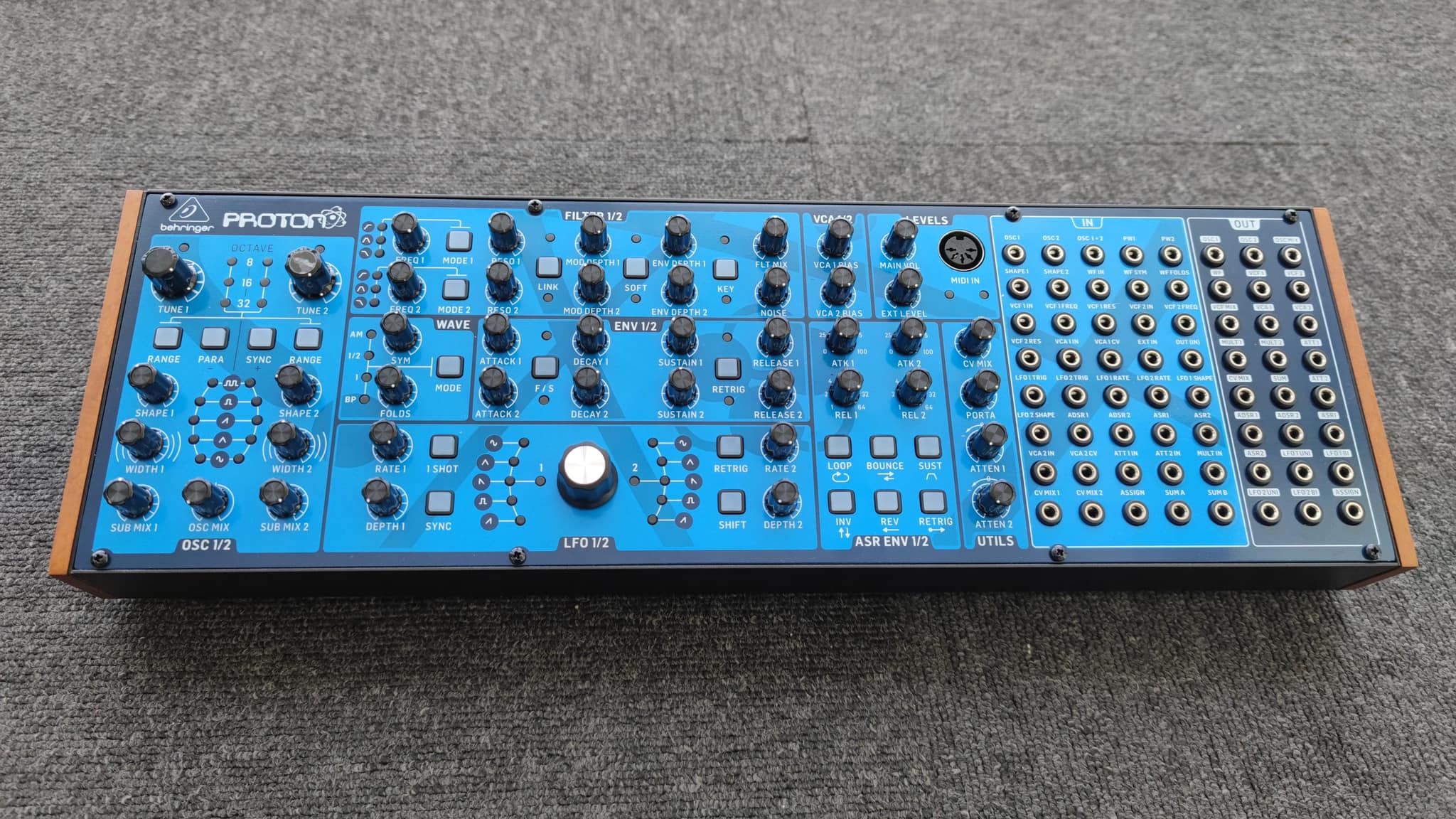 Behringer Proton, Neutron semimodular analog Synthesizer on steroids