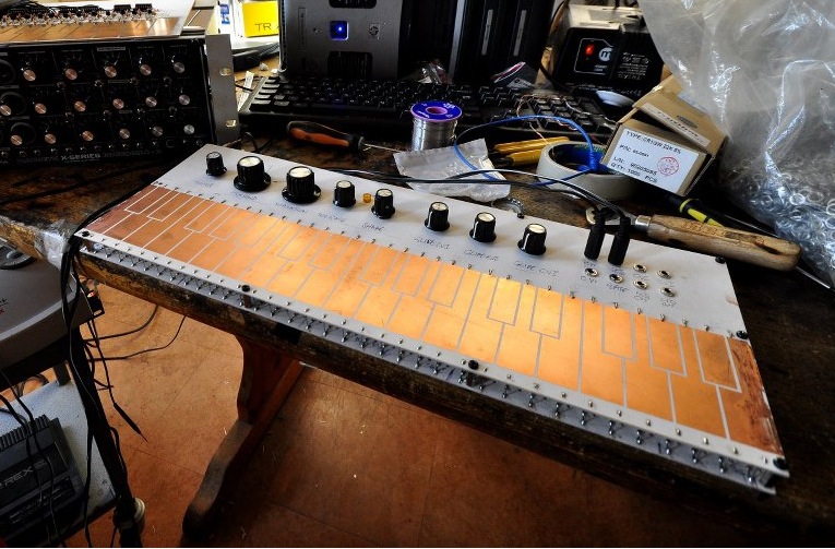 MacBeth Touch Capacitance Keyboard (Sneak Preview) Synthtopia