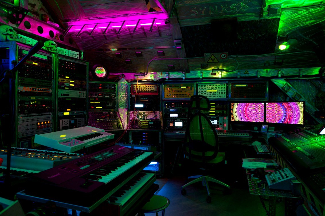 coolestsynthcave Synthtopia