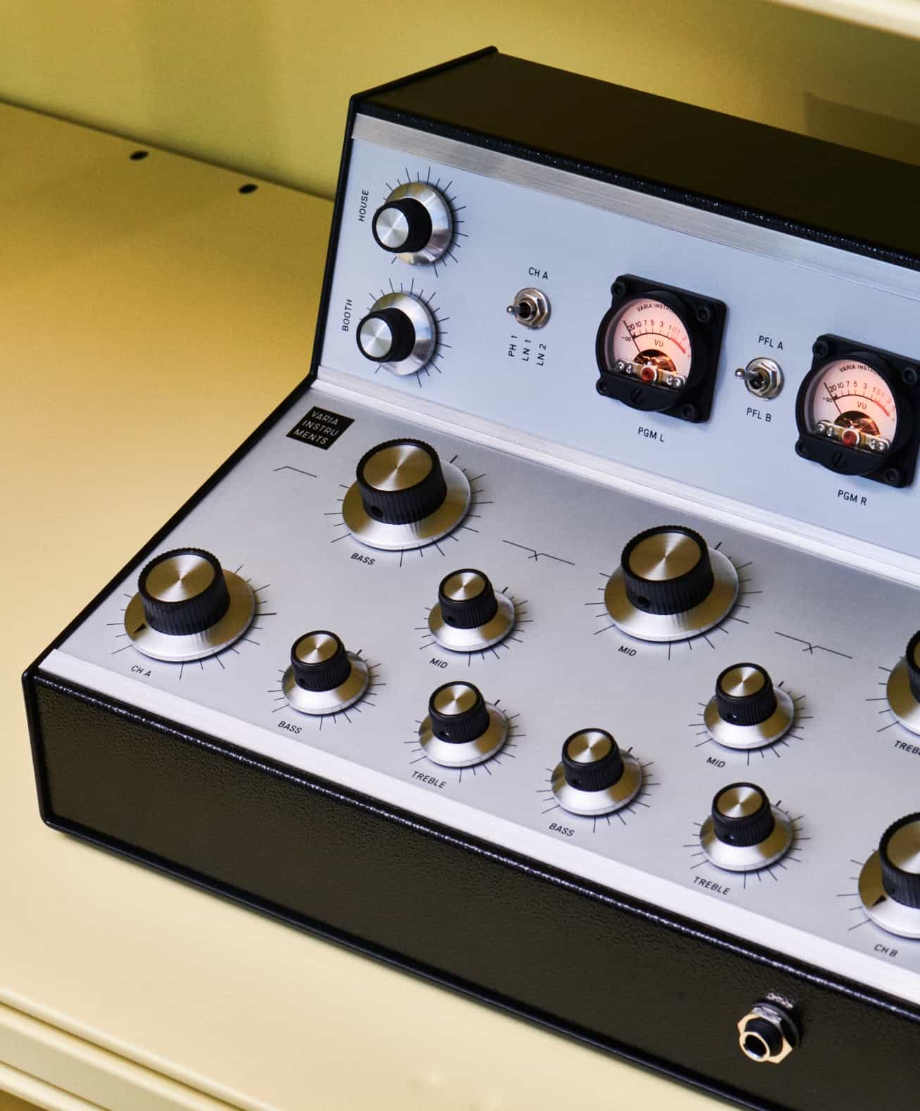 Varia Instruments Intros Updated RDM20 Rotary DJ Mixer Synthtopia