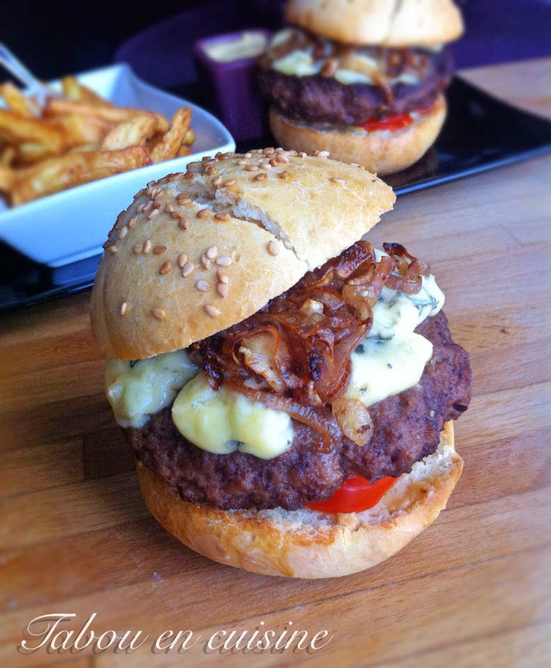 Hamburger à la fourme d’Ambert et échalote Tabou En Cuisine