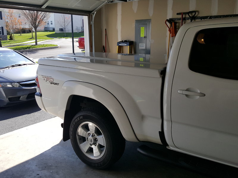 Leer 700 series Tonneau Cover 250 World