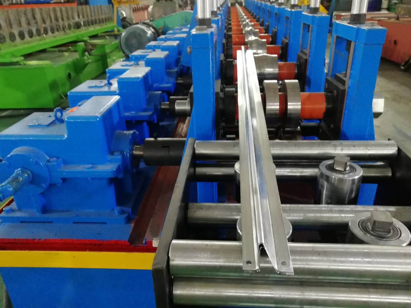 Rack Rivet Beam Roll Forming Machine 30 Years' Factory