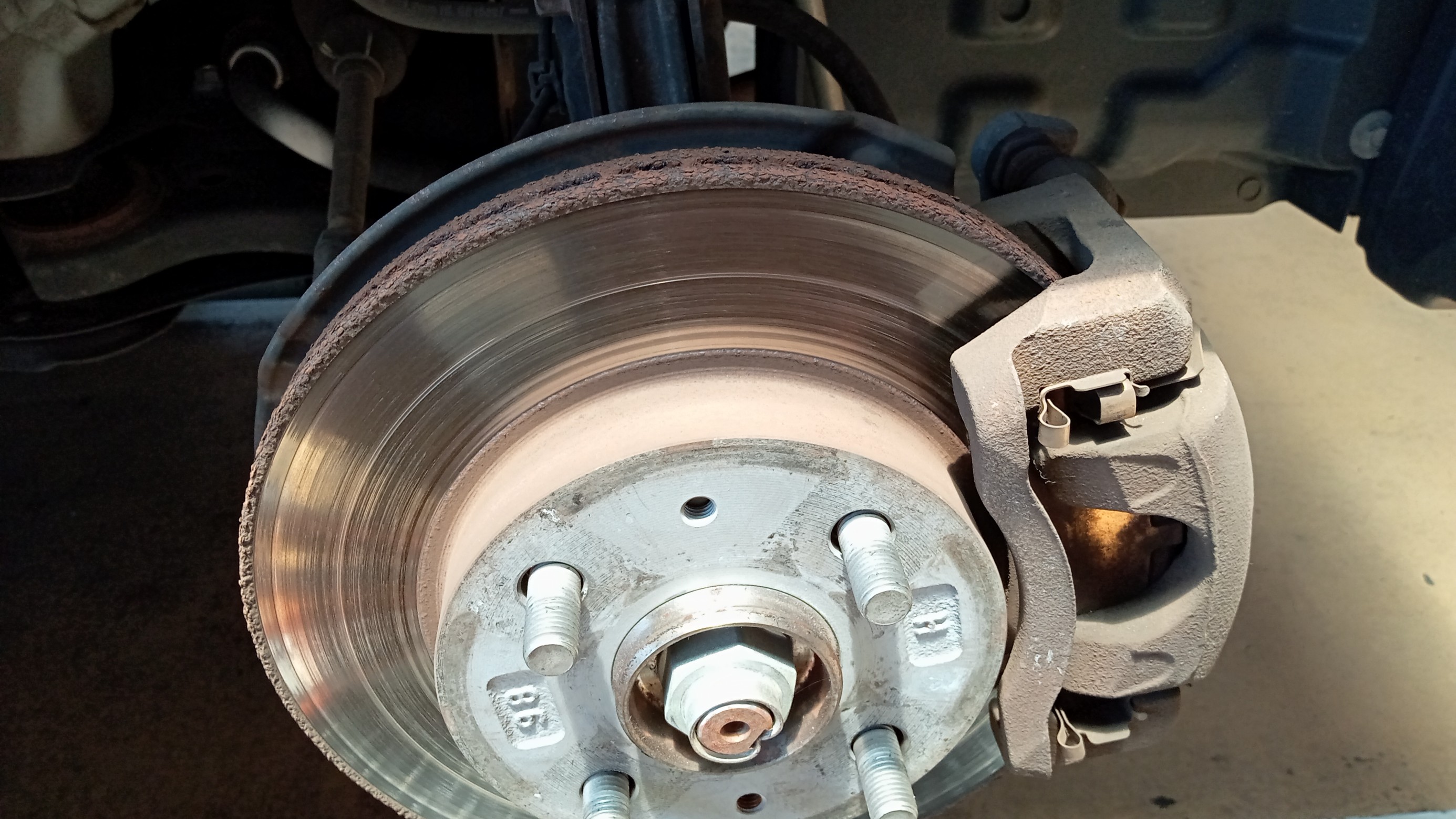 ムーヴキャンバス ブレーキパッド・ディスクローター交換 サービス事例 タイヤ館 矢賀 タイヤからはじまる、トータルカーメンテナンス