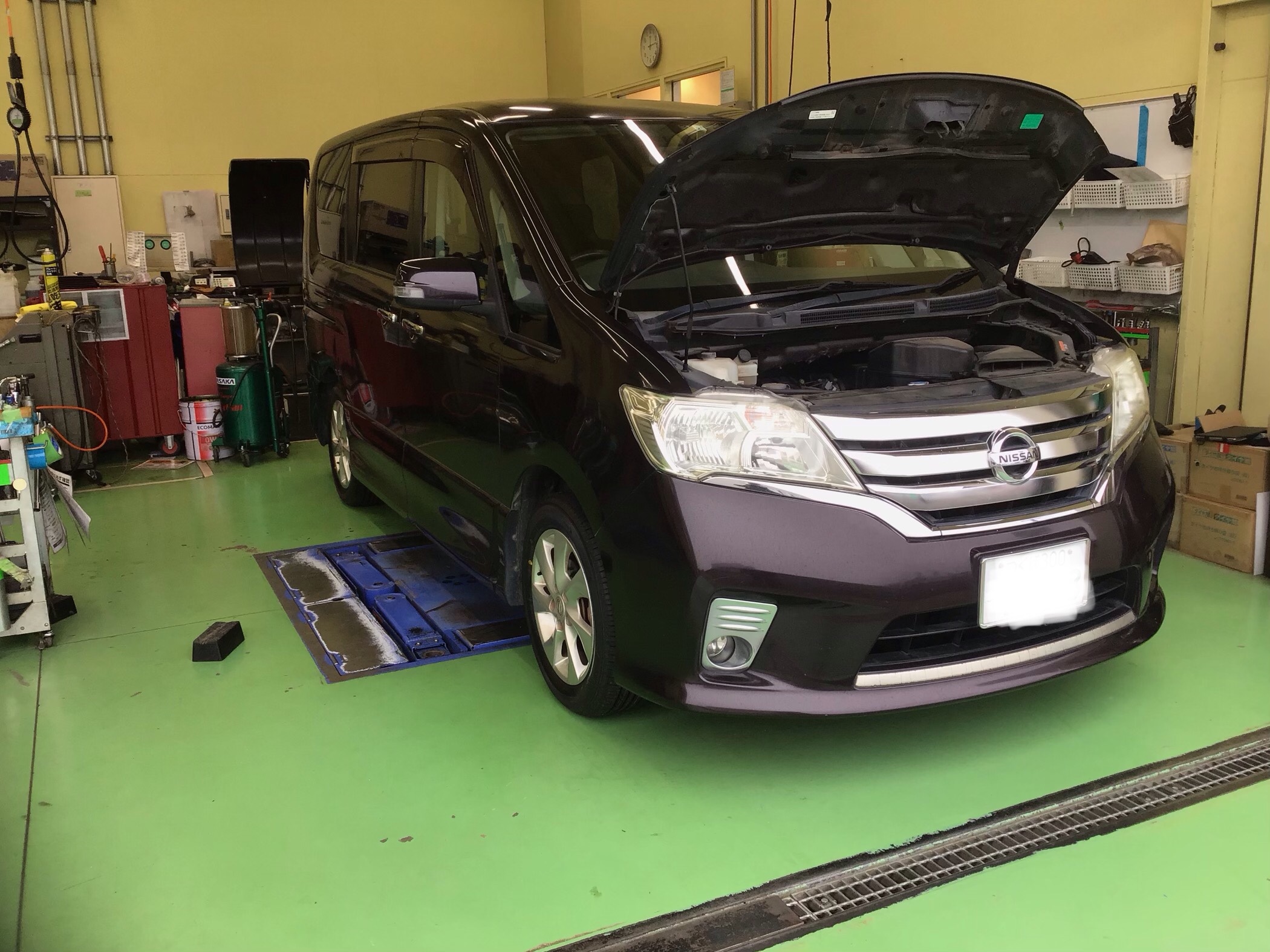 日産セレナタイヤ交換 日産 セレナ タイヤ タイヤ・ホイール関連 > タイヤ・ホイール交換 サービス事例