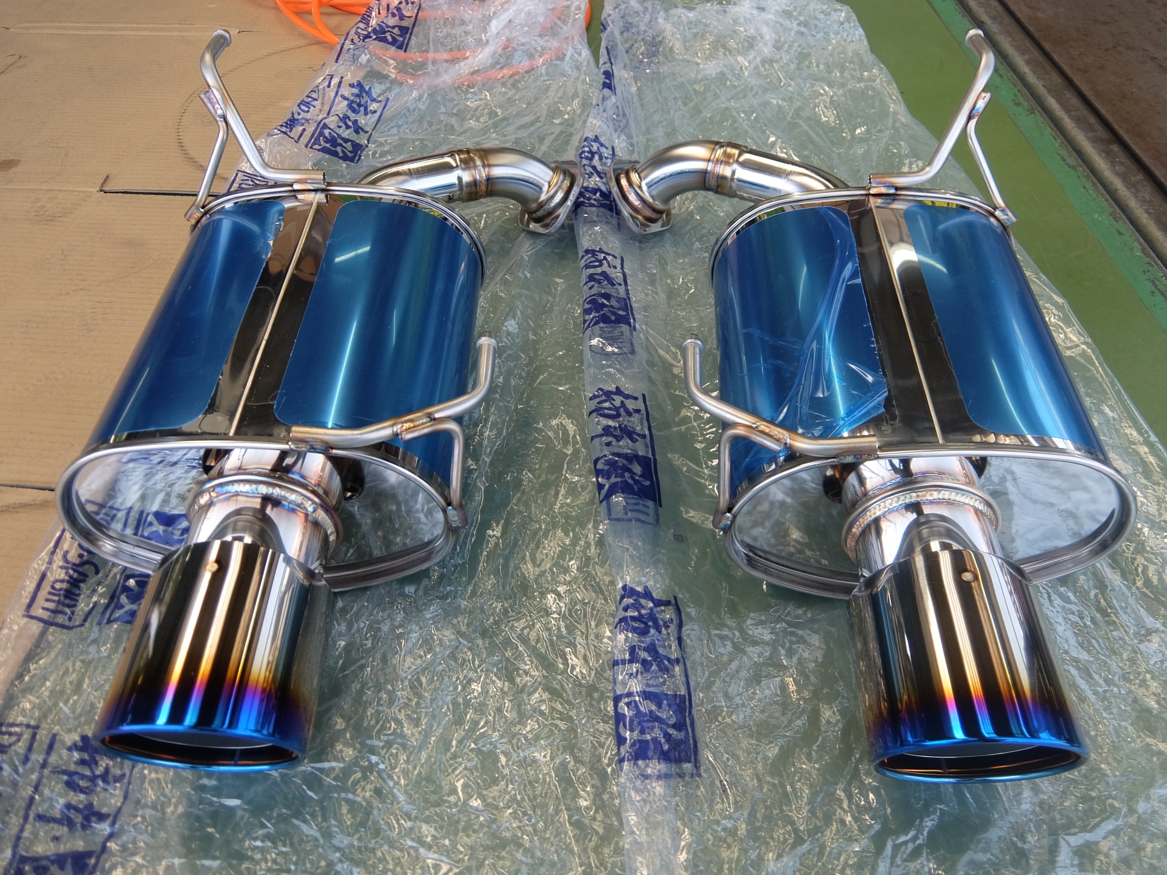 【スバル・エクシーガ（YAM）】マフラー取付け スバル エクシーガ その他 パーツ取付 > マフラー類メーター類取付 サービス事例